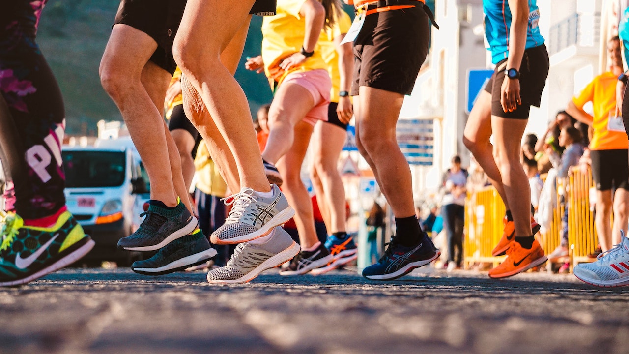 Shoes of a group of people that are about to run a marathon