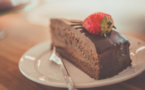 Chocolate cake with a strawberry