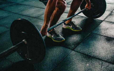 guy lifting a barbell