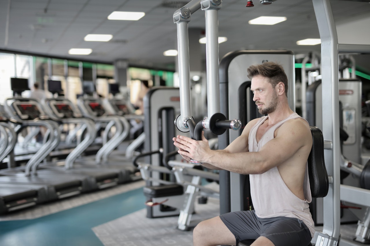 guy working out at the gym