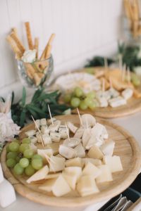 Cheese cubes with grapes